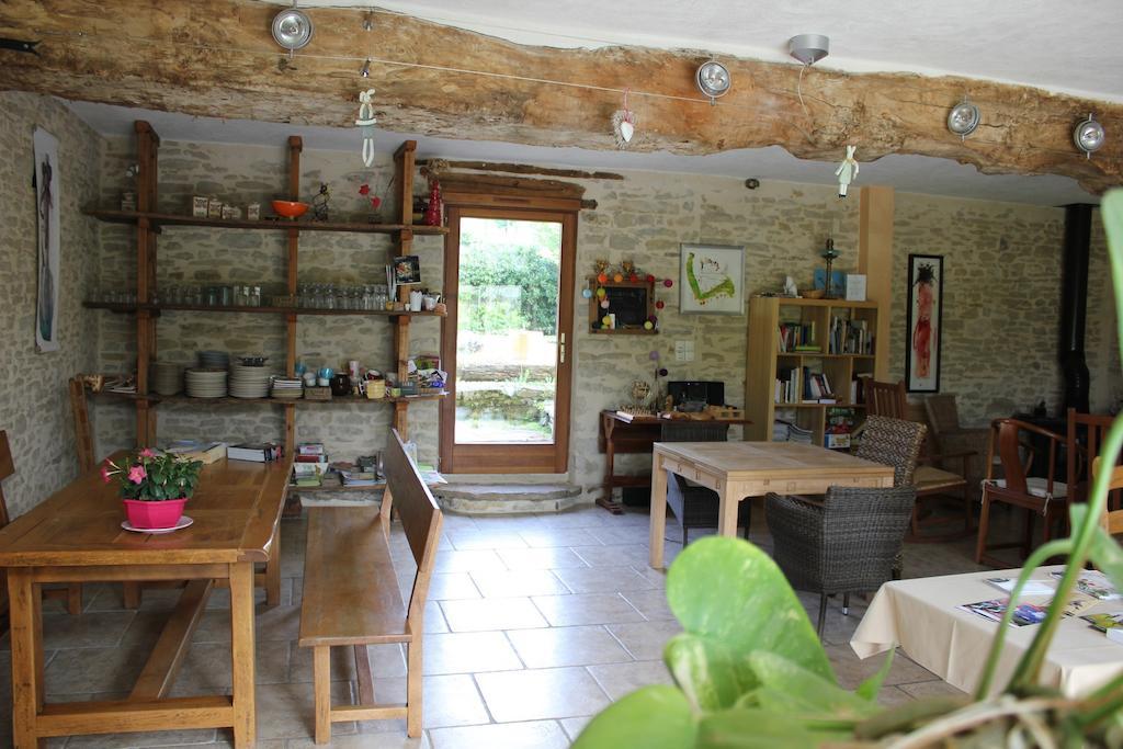 La Bicyclette Fleurie Acomodação com café da manhã Villemoirieu Exterior foto